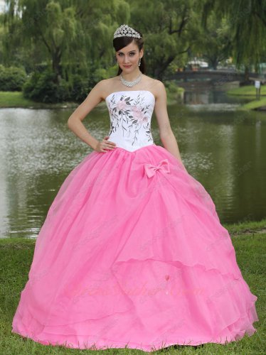 Embroidery Upper Part Basque Quinceanera Gowns Rose Pink Skirt With Bowknot