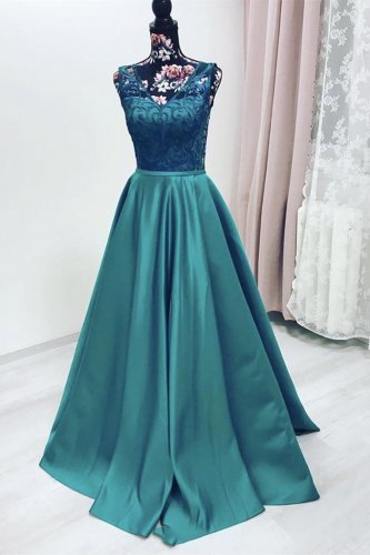 Bold Swirling Lace Bodice Pleats Skirt Emerald Green Prom Dress With Sash