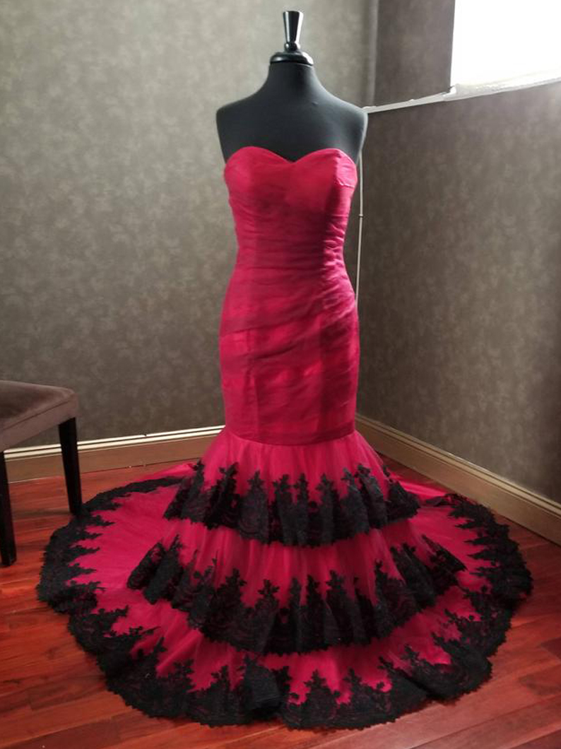 Sweetheart Ruched Mermaid Tiered Applique Skirt Red And Black Gothic Unique Wedding Dress - Click Image to Close