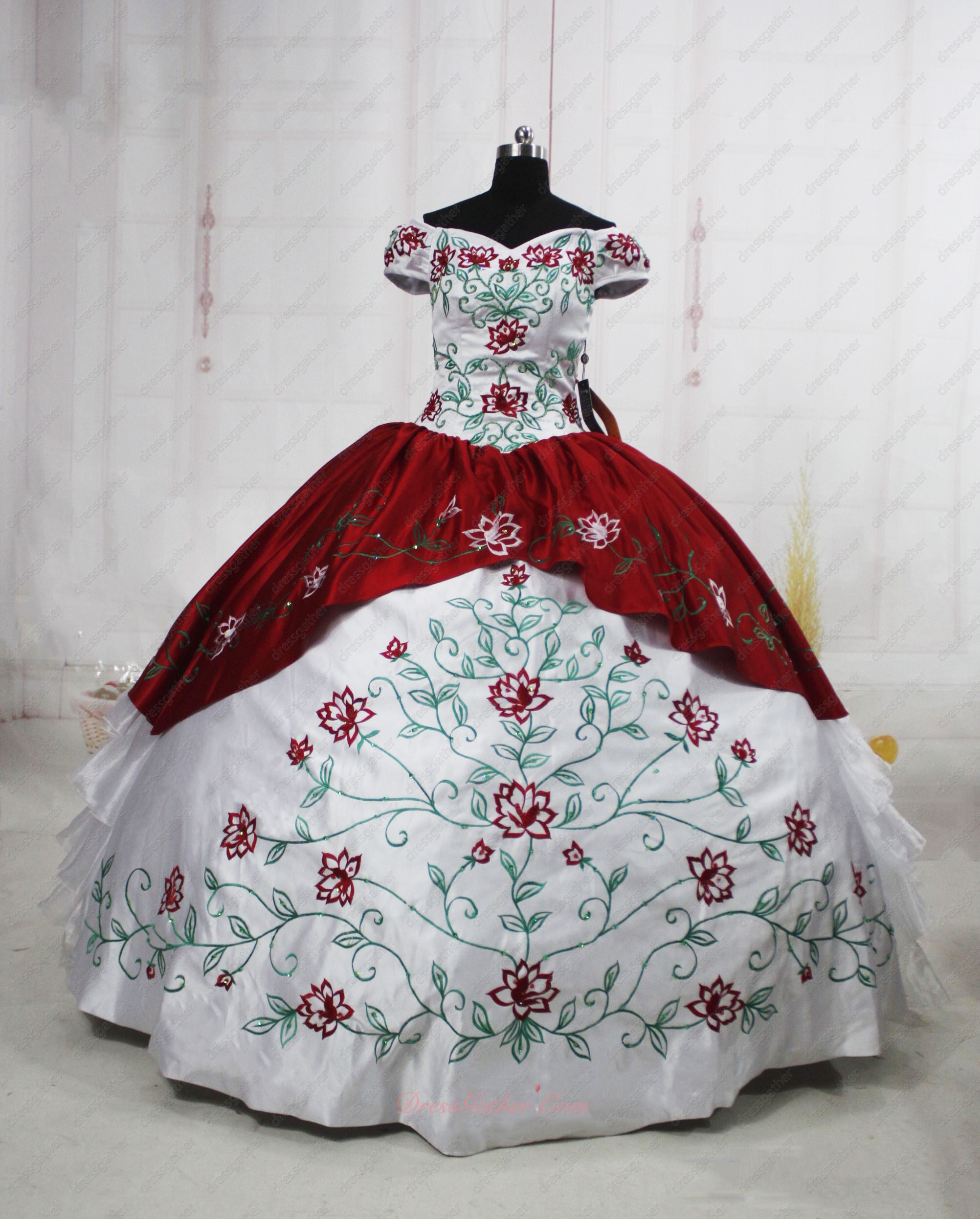 Vintage Weatern White & Wine Red Court Palace Ball Gown Embroiedry Details - Click Image to Close